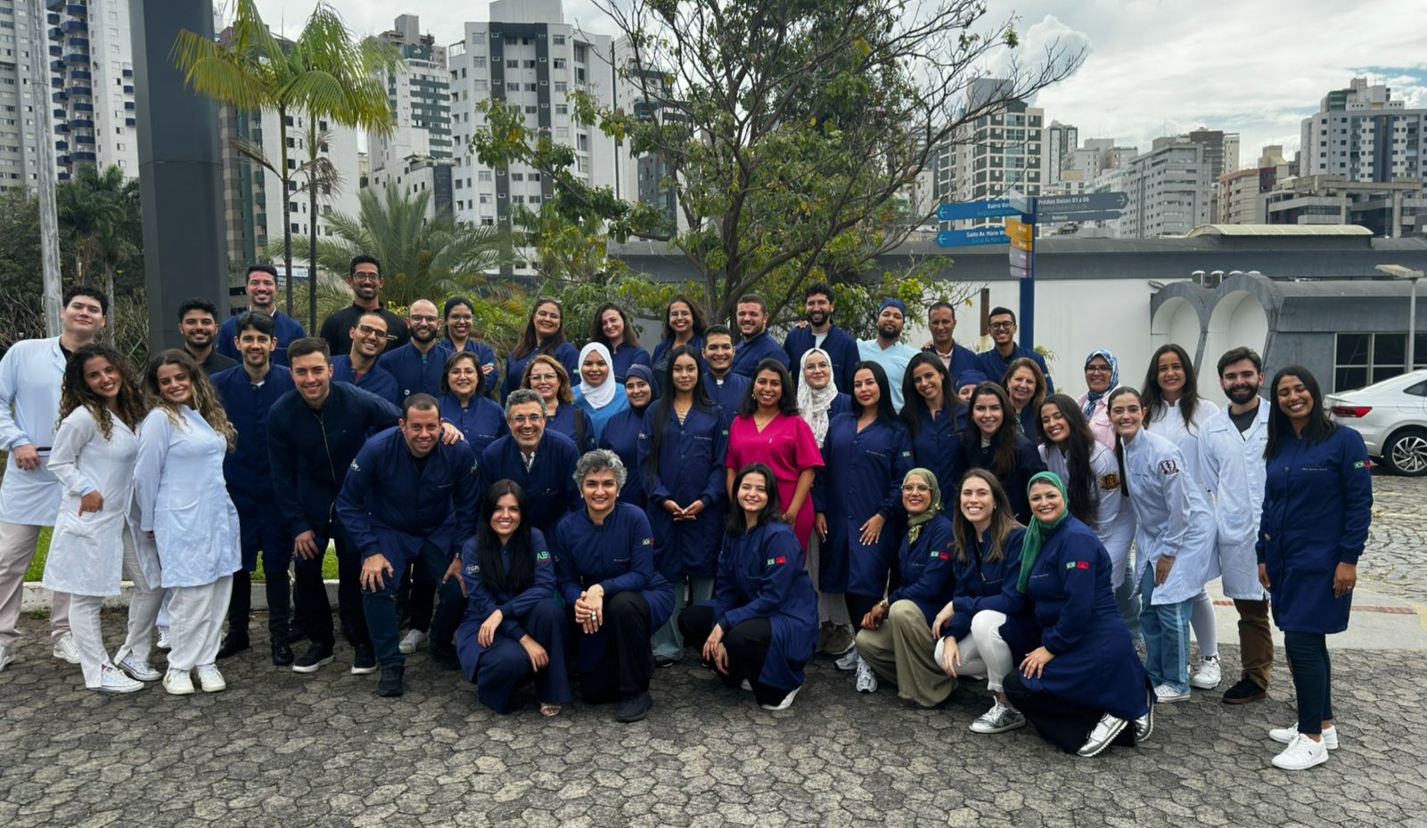 UniBH recebe turma internacional para curso de implantodontia